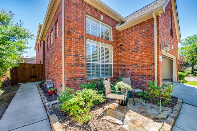 3912 Sovereign Drive, Bedford, TX 76021