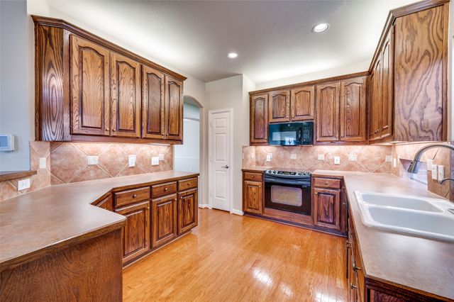 3912 Sovereign Drive, Bedford, TX 76021