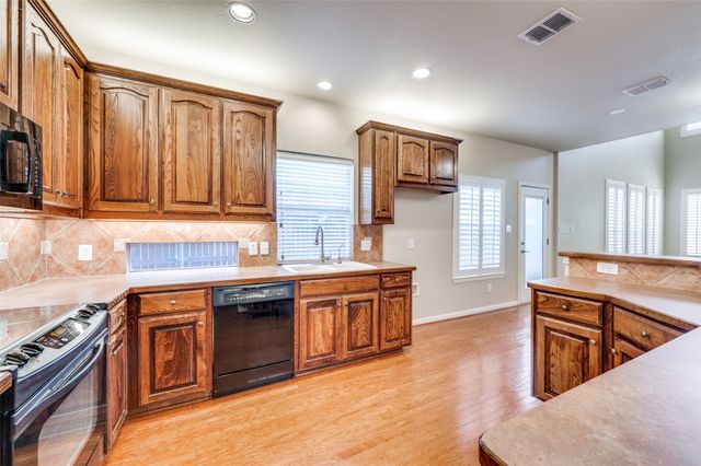 3912 Sovereign Drive, Bedford, TX 76021