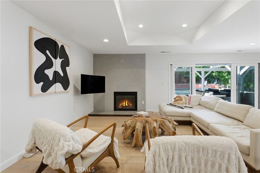 Image 11 of property listing at 20183 Allentown Drive, Woodland Hills, CA 91364