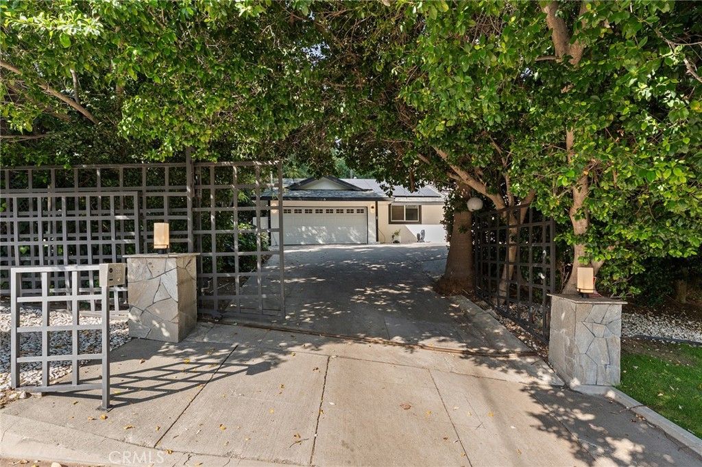 Image 4 of property listing at 20183 Allentown Drive, Woodland Hills, CA 91364