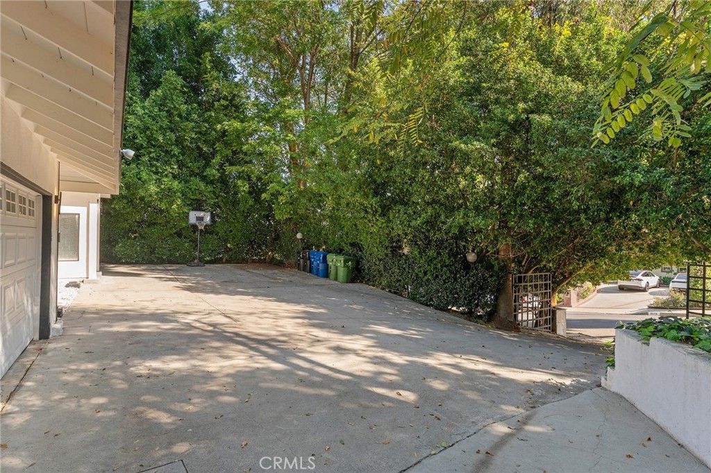 Image 55 of property listing at 20183 Allentown Drive, Woodland Hills, CA 91364