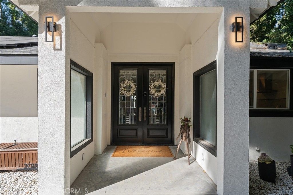 Image 7 of property listing at 20183 Allentown Drive, Woodland Hills, CA 91364