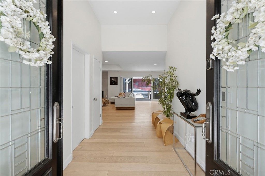 Image 8 of property listing at 20183 Allentown Drive, Woodland Hills, CA 91364