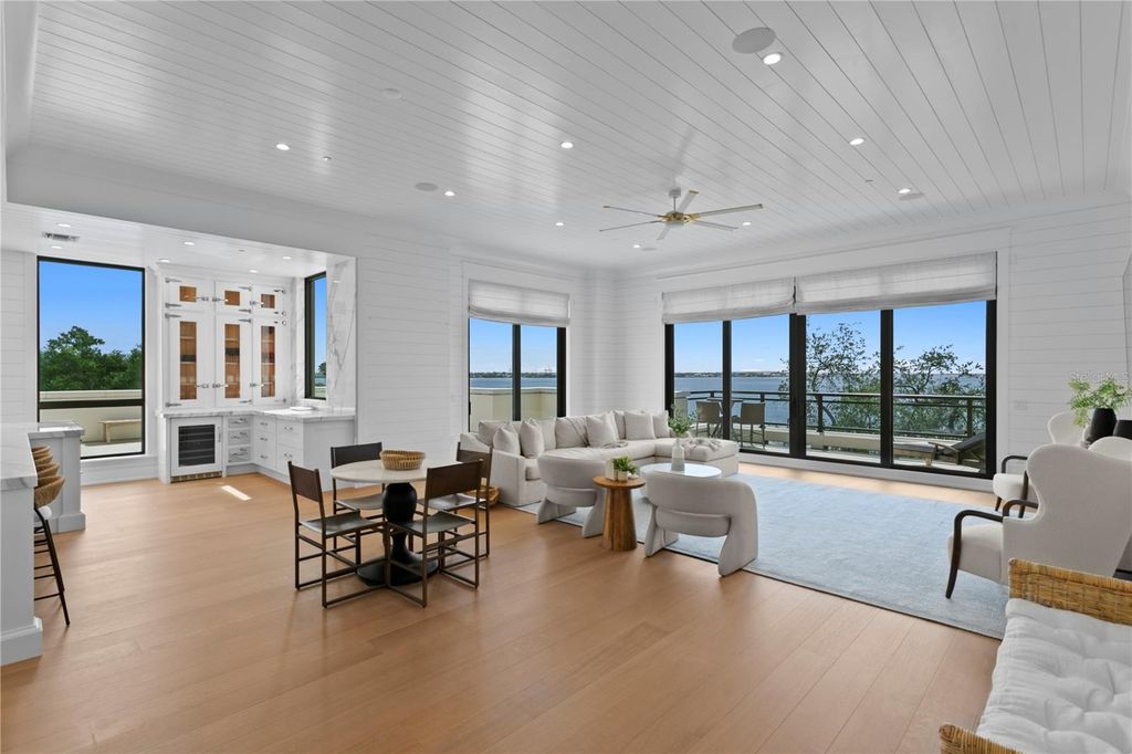 Image 2 of property listing at 2103 BAYSHORE BOULEVARD 504, Tampa, FL 33606