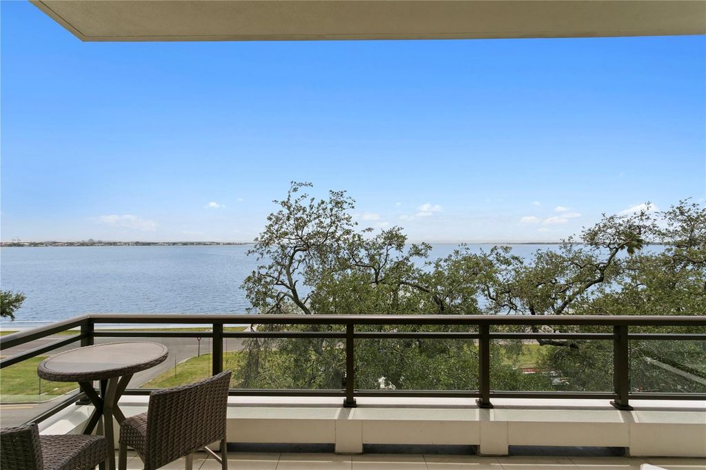 Image 32 of property listing at 2103 BAYSHORE BOULEVARD 504, Tampa, FL 33606