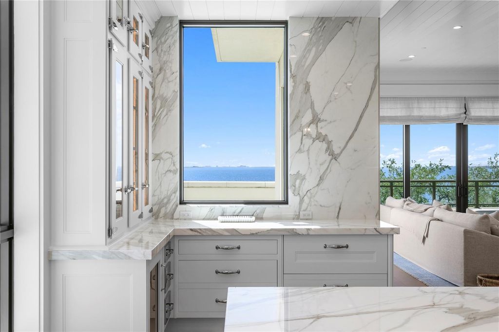 Image 9 of property listing at 2103 BAYSHORE BOULEVARD 504, Tampa, FL 33606