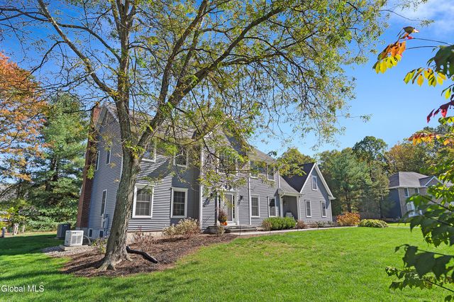 18 Dublin Drive, Niskayuna, NY 12309