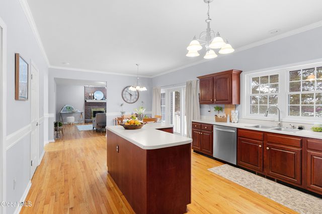 18 Dublin Drive, Niskayuna, NY 12309