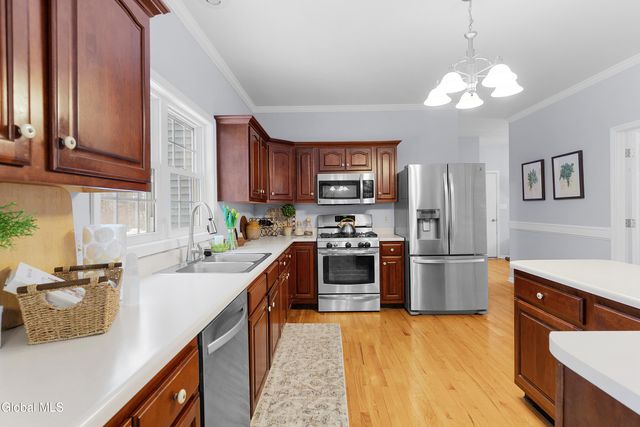 18 Dublin Drive, Niskayuna, NY 12309