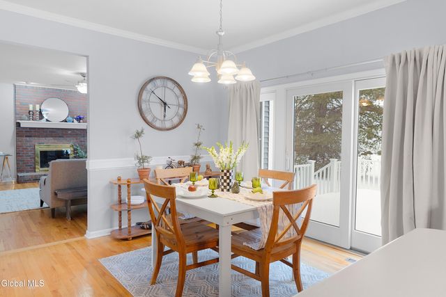 18 Dublin Drive, Niskayuna, NY 12309