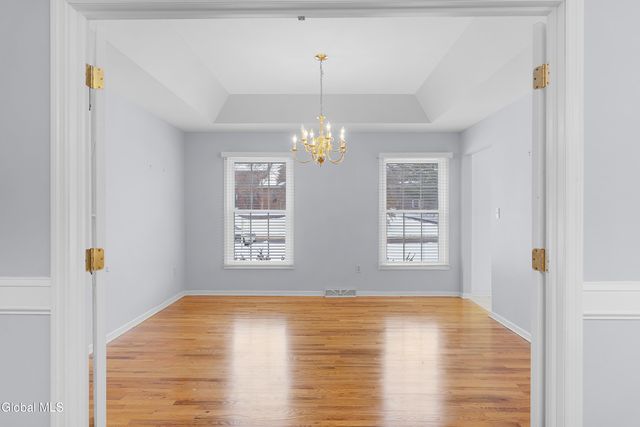 18 Dublin Drive, Niskayuna, NY 12309