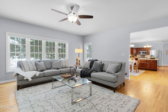 18 Dublin Drive, Niskayuna, NY 12309