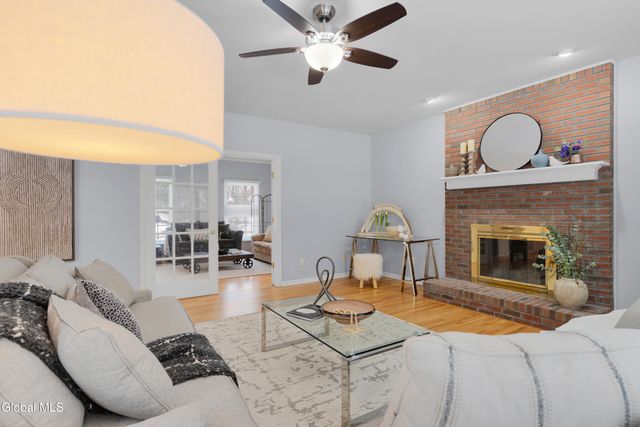 18 Dublin Drive, Niskayuna, NY 12309