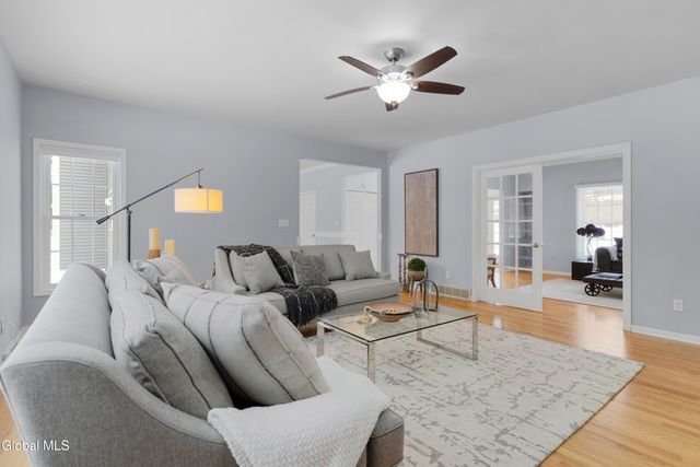 18 Dublin Drive, Niskayuna, NY 12309