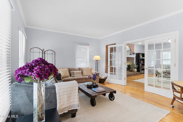 18 Dublin Drive, Niskayuna, NY 12309