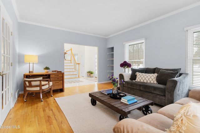 18 Dublin Drive, Niskayuna, NY 12309