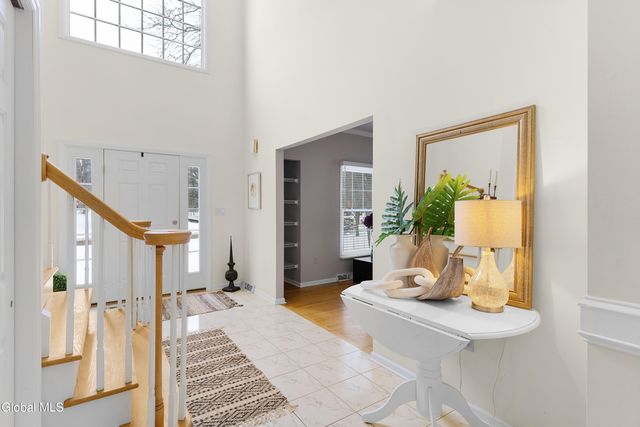 18 Dublin Drive, Niskayuna, NY 12309