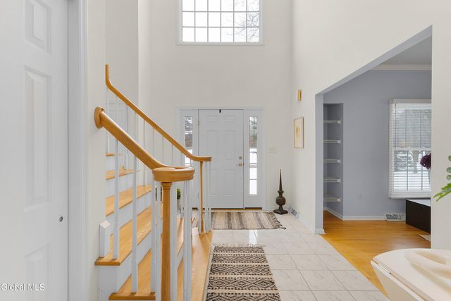 18 Dublin Drive, Niskayuna, NY 12309