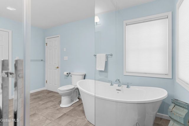 18 Dublin Drive, Niskayuna, NY 12309