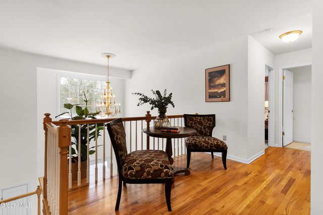 18 Dublin Drive, Niskayuna, NY 12309