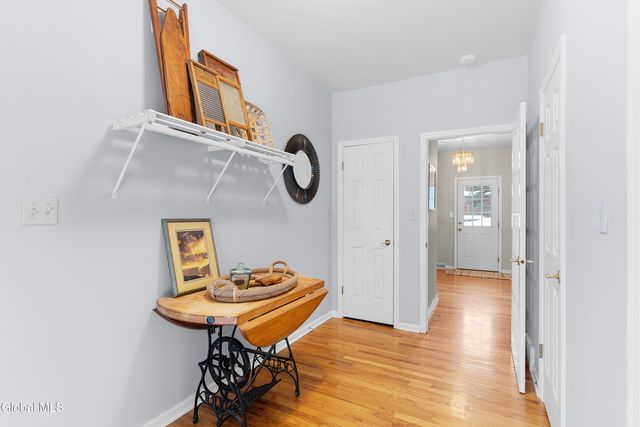 18 Dublin Drive, Niskayuna, NY 12309