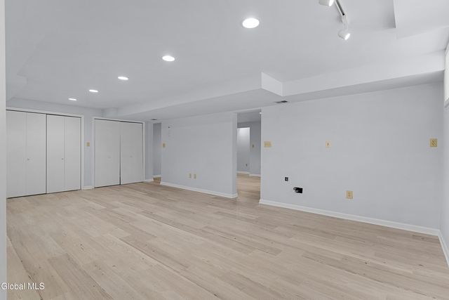 18 Dublin Drive, Niskayuna, NY 12309