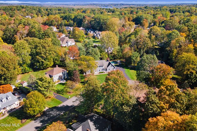 18 Dublin Drive, Niskayuna, NY 12309