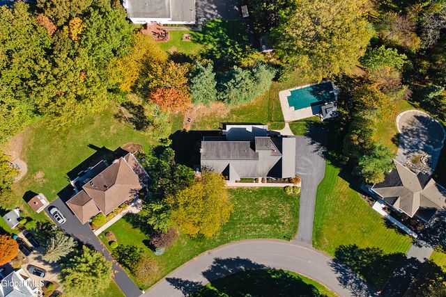 18 Dublin Drive, Niskayuna, NY 12309