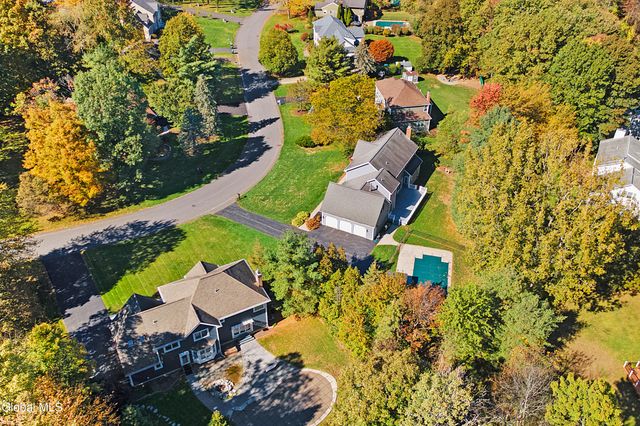 18 Dublin Drive, Niskayuna, NY 12309