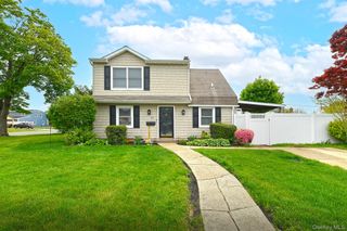 17 Ring Lane, Levittown, NY 11756