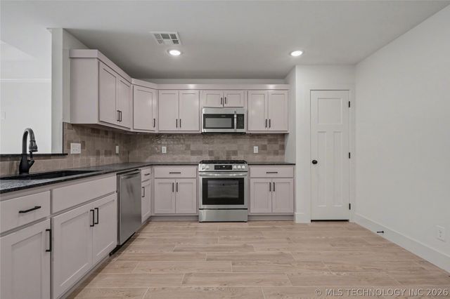 831 S Wood Street, Pryor, OK 74361
