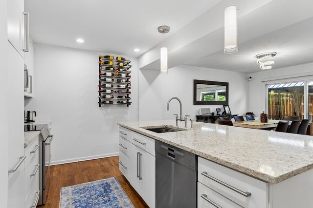 628 Windham Lane, Naperville, IL 60563