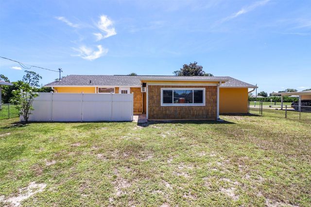 582 RIDGEWOOD STREET NW, Port Charlotte, FL 33952