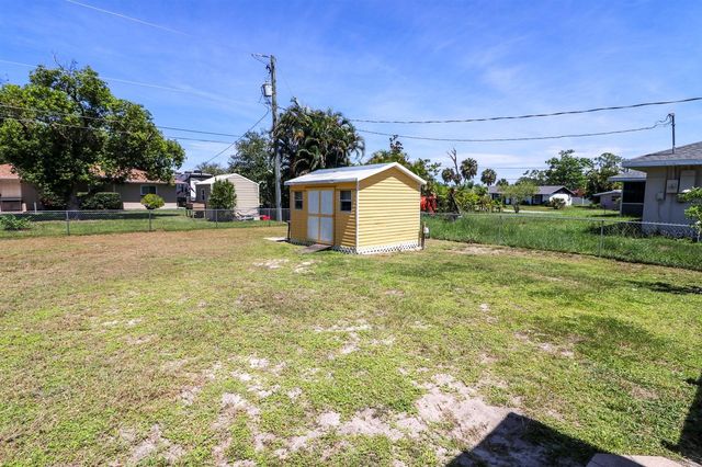 582 RIDGEWOOD STREET NW, Port Charlotte, FL 33952