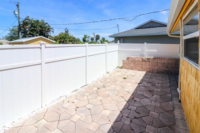 582 RIDGEWOOD STREET NW, Port Charlotte, FL 33952