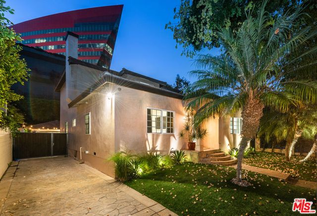 711 Huntley Dr, West Hollywood, CA 90069