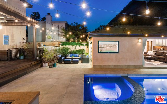 711 Huntley Dr, West Hollywood, CA 90069