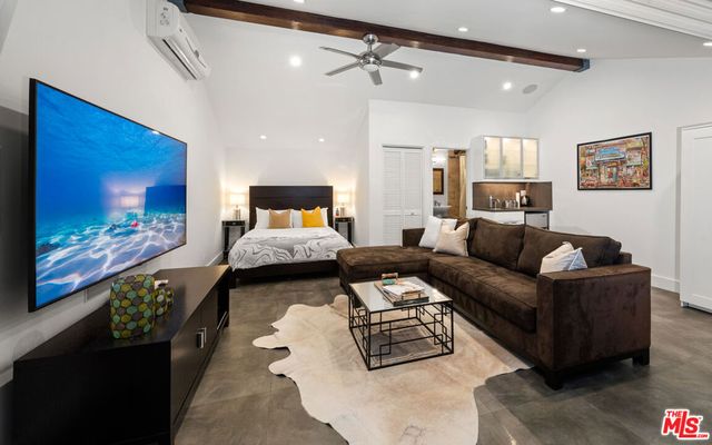 711 Huntley Dr, West Hollywood, CA 90069