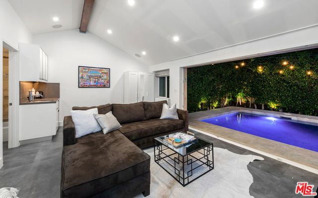 711 Huntley Dr, West Hollywood, CA 90069