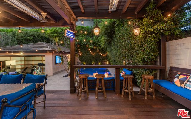 711 Huntley Dr, West Hollywood, CA 90069