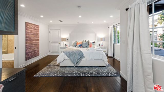 711 Huntley Dr, West Hollywood, CA 90069