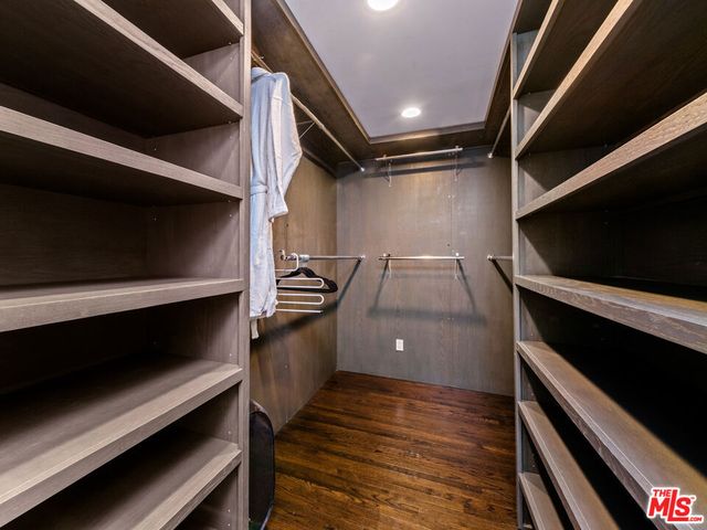 711 Huntley Dr, West Hollywood, CA 90069