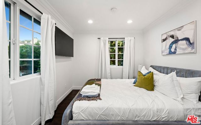 711 Huntley Dr, West Hollywood, CA 90069