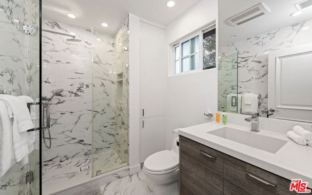 711 Huntley Dr, West Hollywood, CA 90069