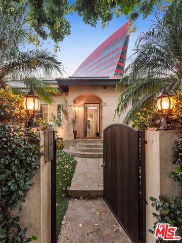 711 Huntley Dr, West Hollywood, CA 90069