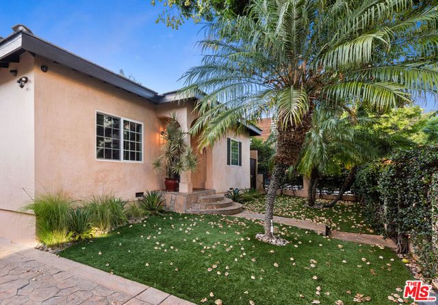 711 Huntley Dr, West Hollywood, CA 90069