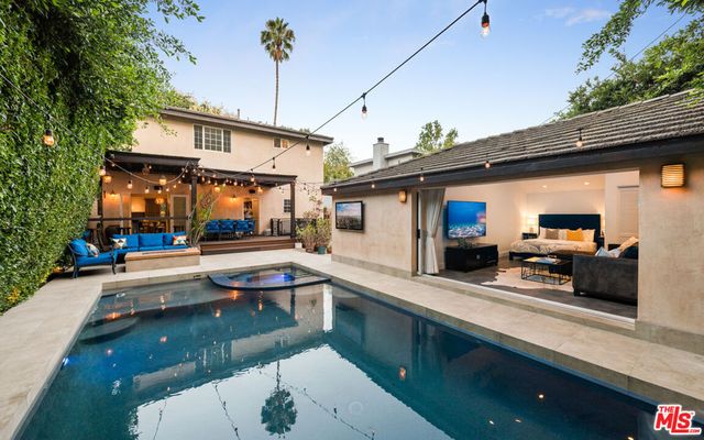 711 Huntley Dr, West Hollywood, CA 90069