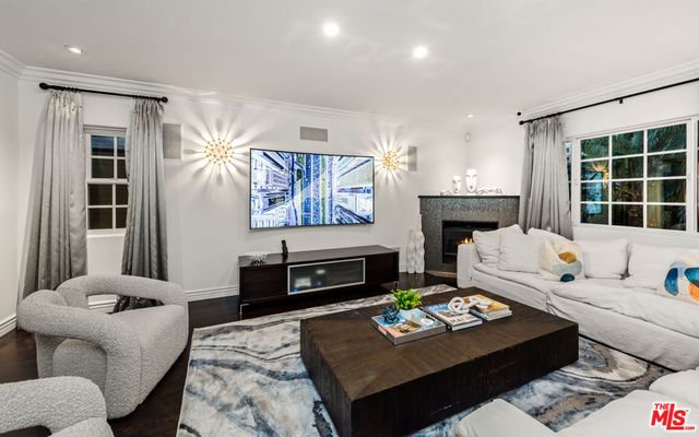 711 Huntley Dr, West Hollywood, CA 90069