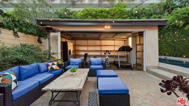 711 Huntley Dr, West Hollywood, CA 90069